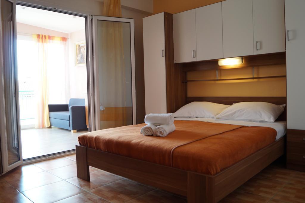 Apartments Mario With Private Parking Makarska Exterior photo