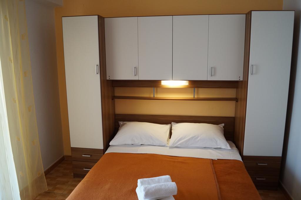 Apartments Mario With Private Parking Makarska Exterior photo