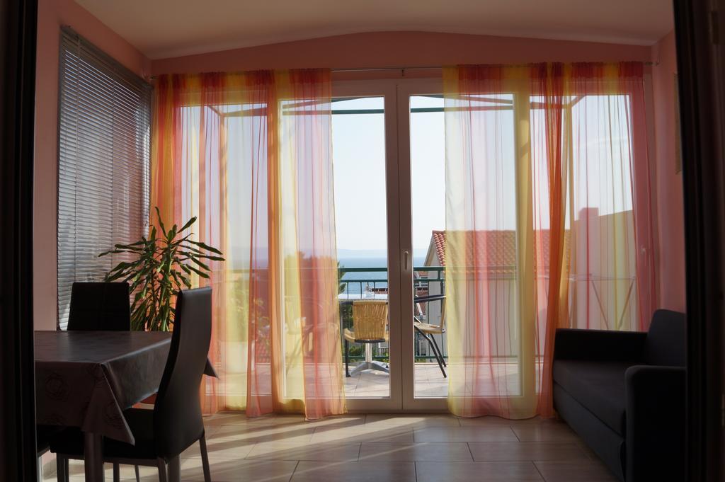 Apartments Mario With Private Parking Makarska Exterior photo
