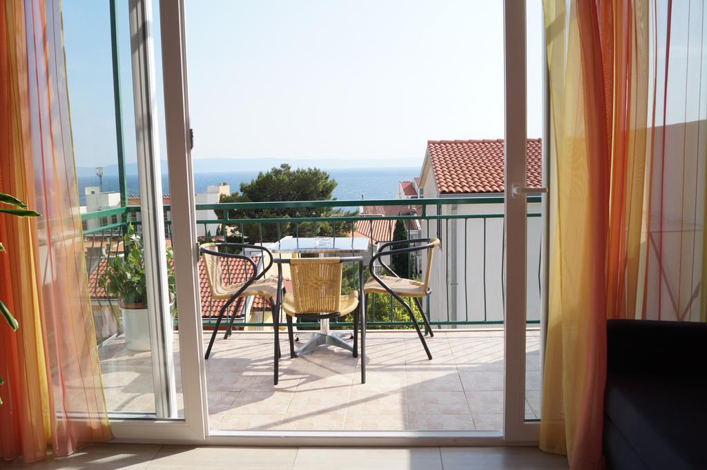 Apartments Mario With Private Parking Makarska Exterior photo