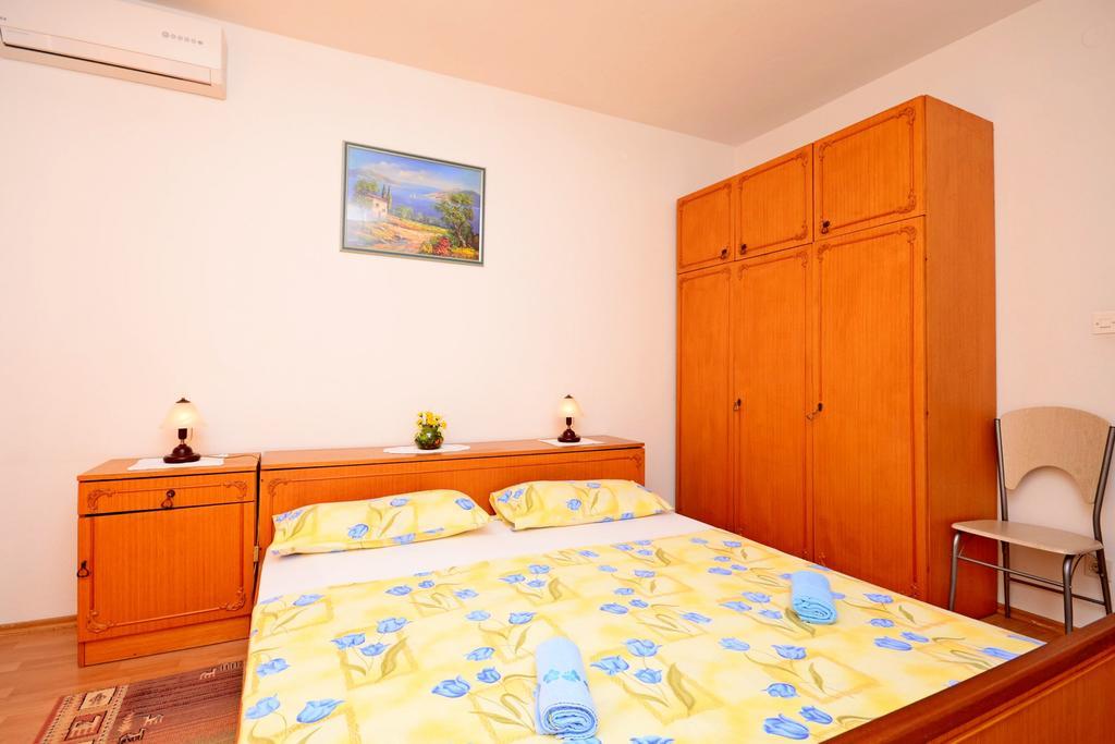 Apartments Mario With Private Parking Makarska Exterior photo