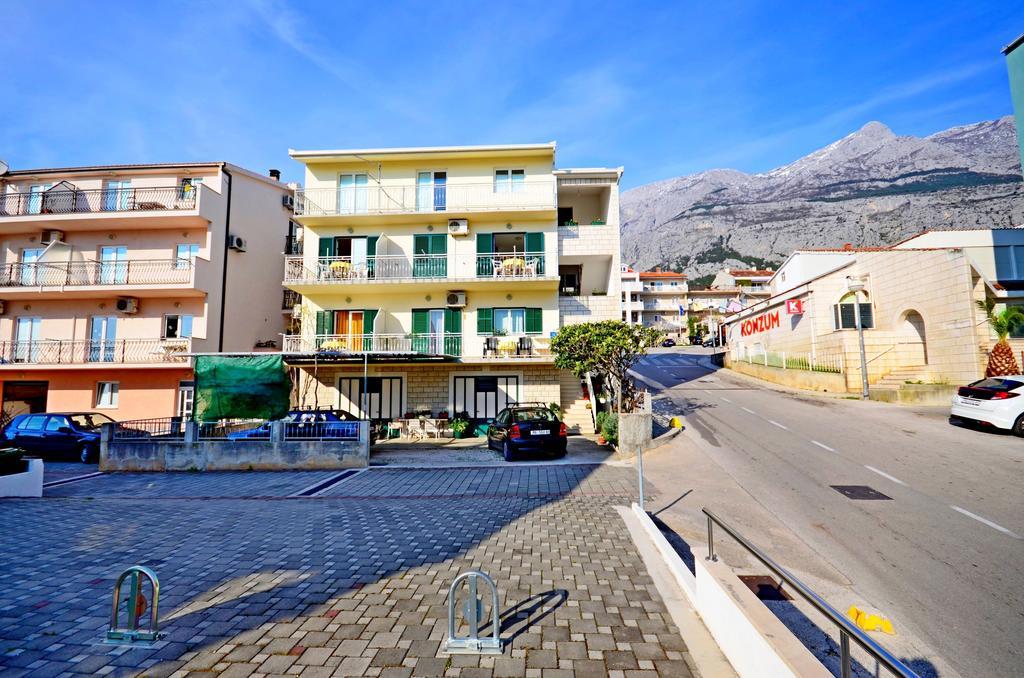 Apartments Mario With Private Parking Makarska Exterior photo