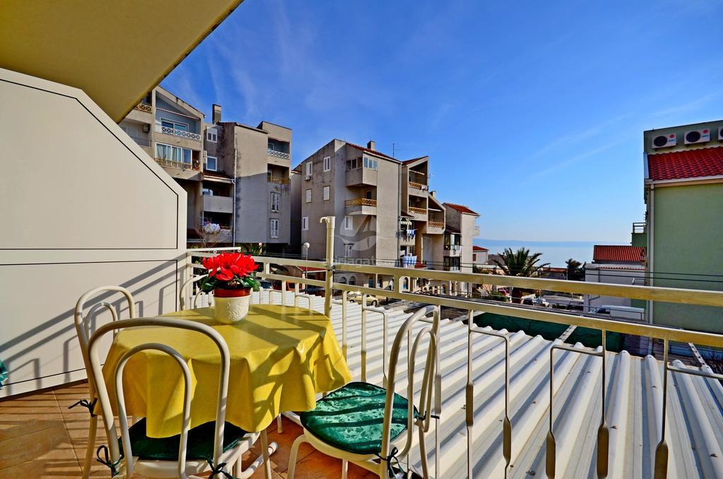Apartments Mario With Private Parking Makarska Room photo