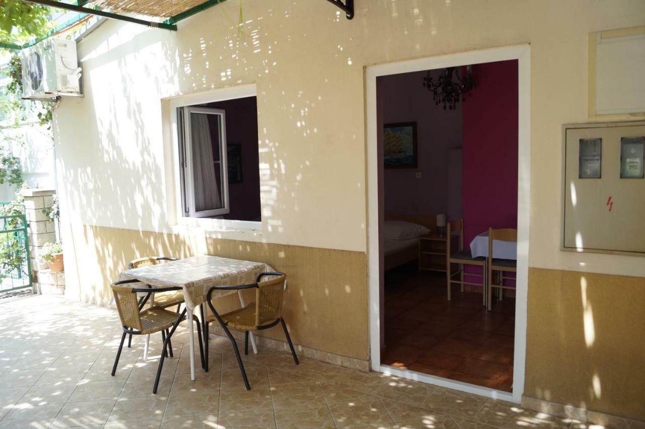 Apartments Mario With Private Parking Makarska Exterior photo