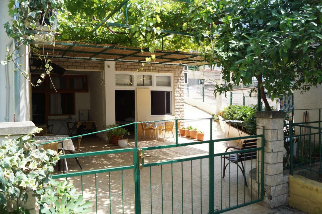 Apartments Mario With Private Parking Makarska Exterior photo