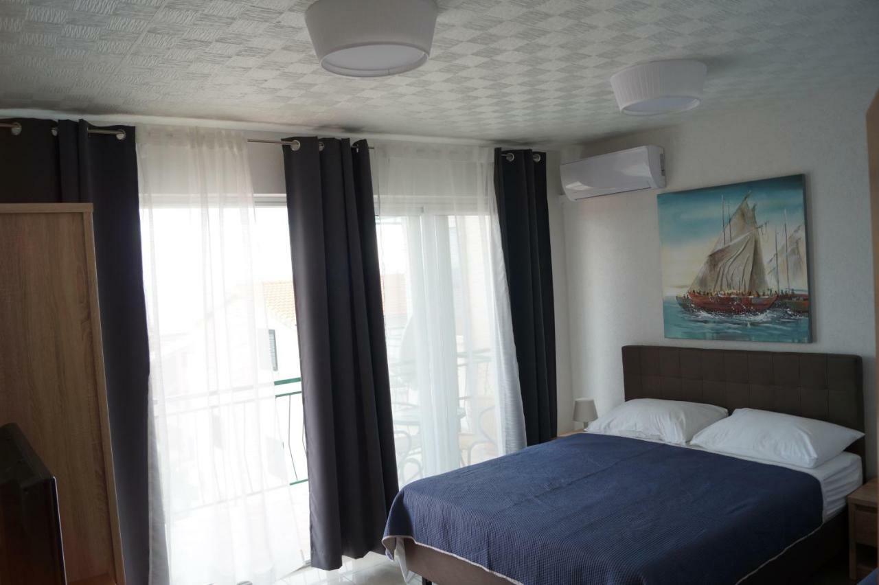 Apartments Mario With Private Parking Makarska Exterior photo