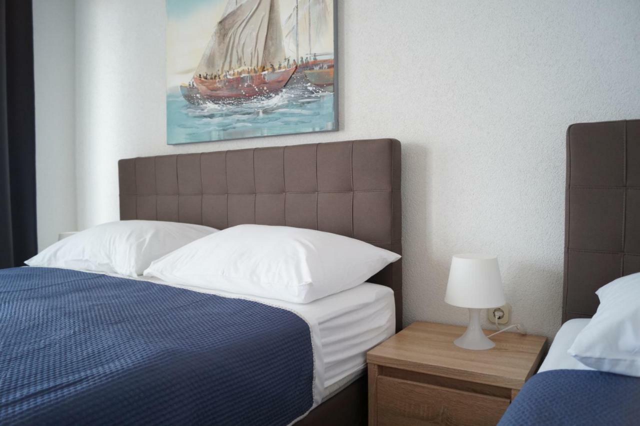 Apartments Mario With Private Parking Makarska Exterior photo