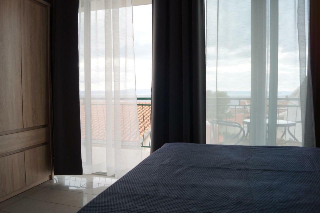 Apartments Mario With Private Parking Makarska Exterior photo