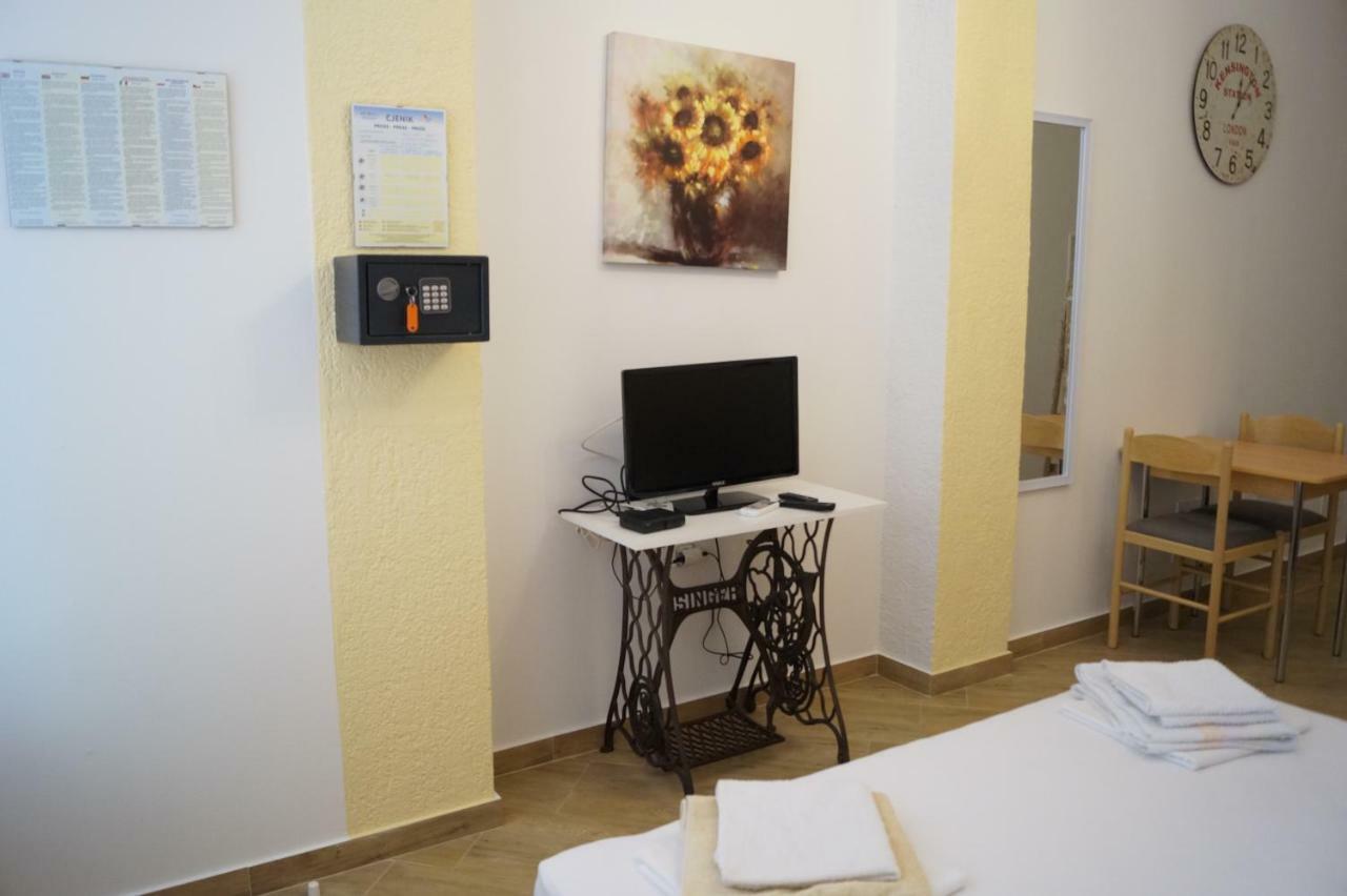 Apartments Mario With Private Parking Makarska Exterior photo