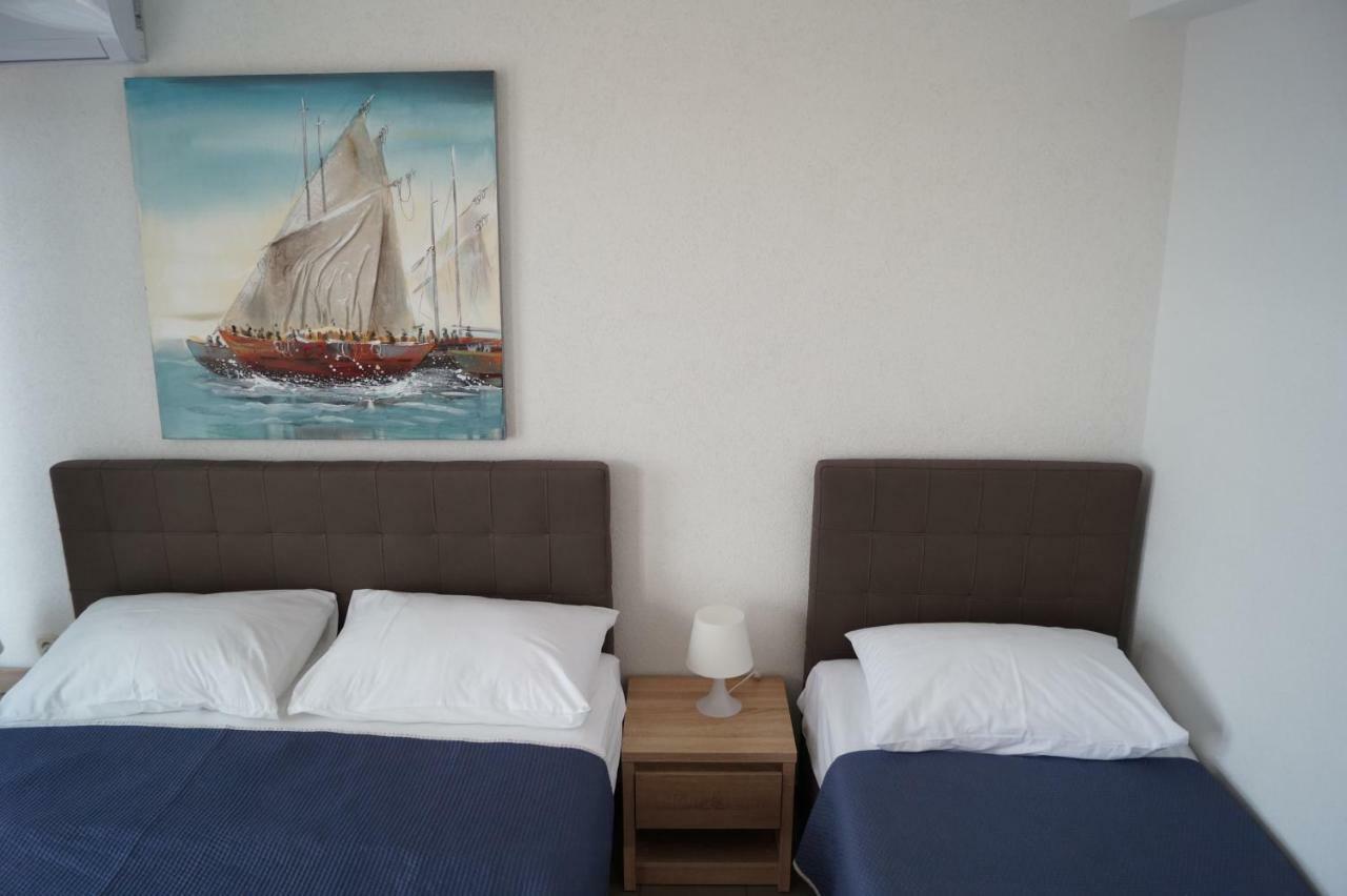 Apartments Mario With Private Parking Makarska Exterior photo