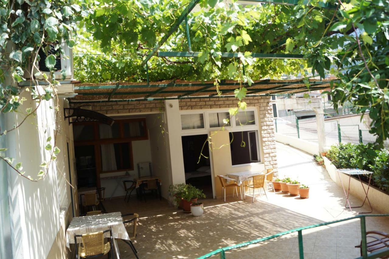 Apartments Mario With Private Parking Makarska Exterior photo
