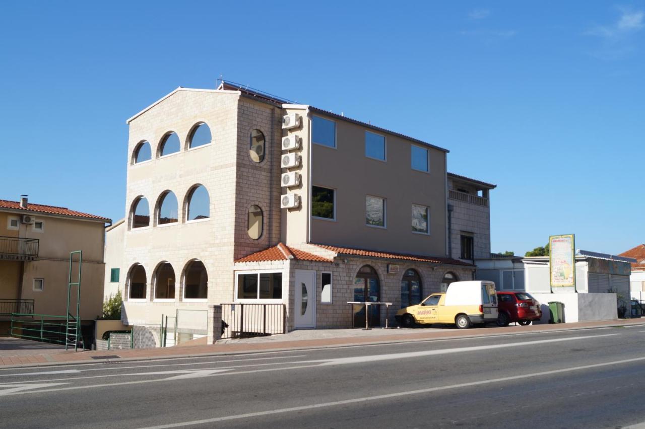 Apartments Mario With Private Parking Makarska Exterior photo